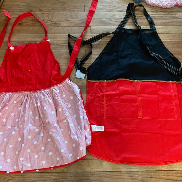 2 Disney Parks MICKEY & MINNIE MOUSE Red White Polka Dot Adult APRONS - NEW - Picture 4 of 4